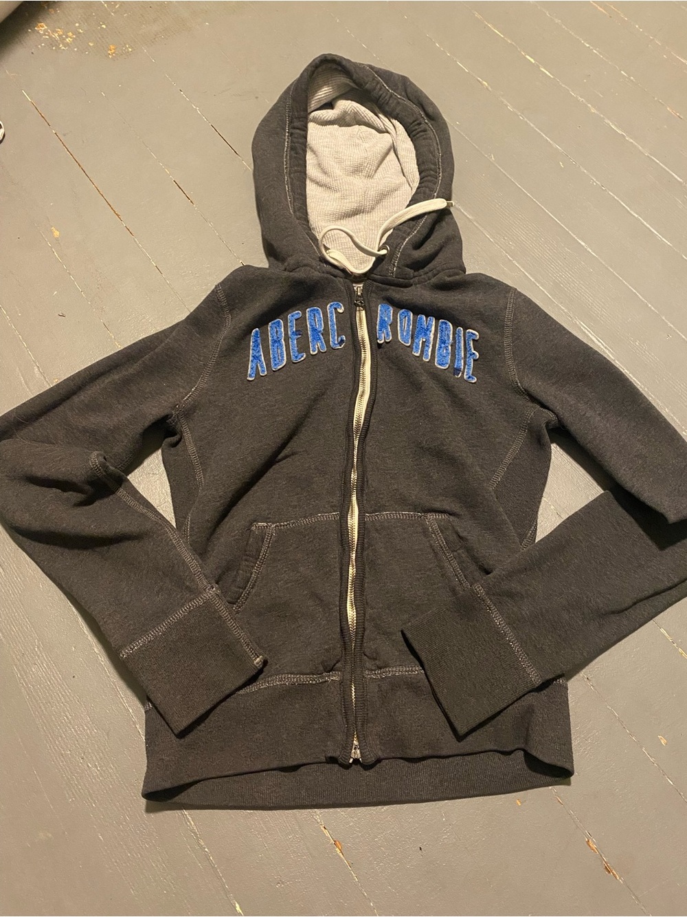 Y2K Abercrombie & Fitch Women's Charcoal Zip-Up Hoodie - Picture 2 of 9